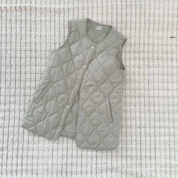 32 Degrees Quilted Sleeveless Vest in Light Gray - Picture 2 of 4